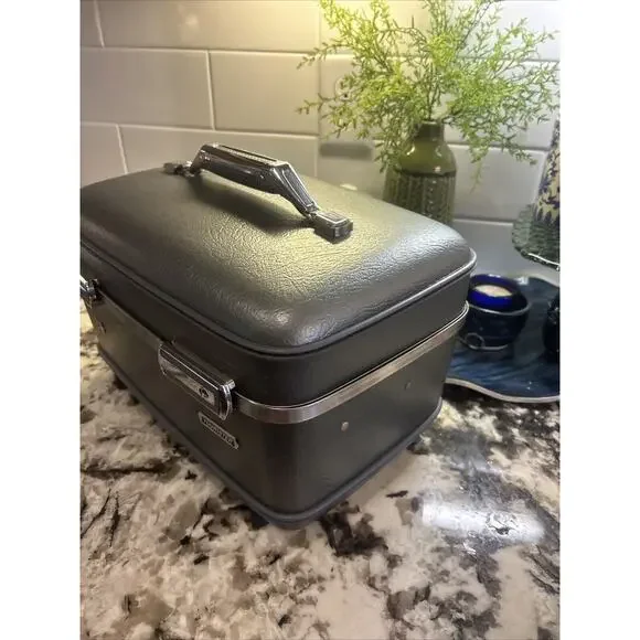 Vtg American Tourister Tiara Grey Train Travel Makeup Case Luggage No Key - Picture 3 of 6